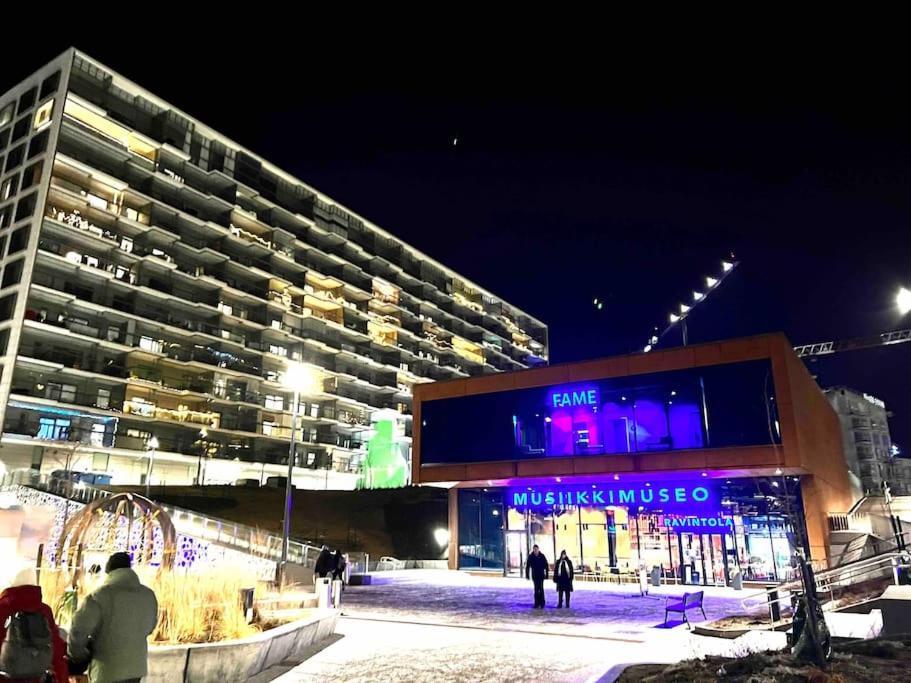 Brand New Modern Condo Built-In Mall Of Tripla Helsínquia Exterior foto